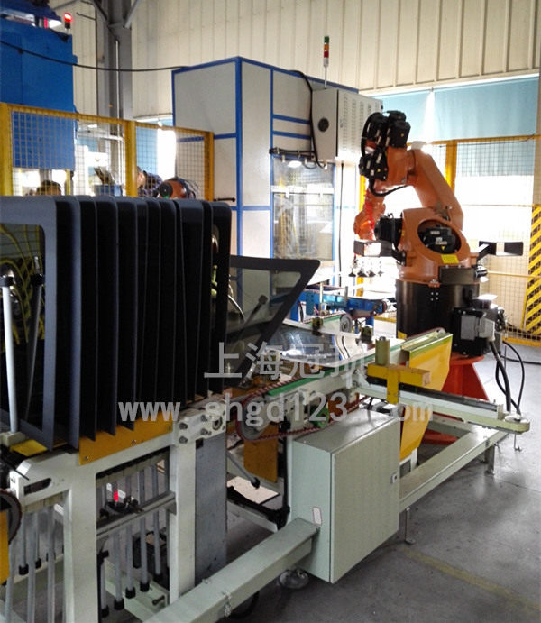 汽車玻璃件上下料機器人系統(tǒng)集成應用